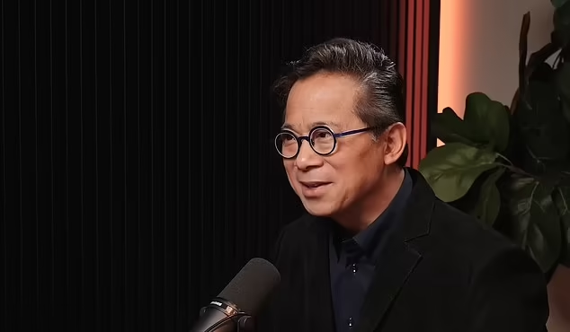 Доктор Уильям Ли, учёный из Гарвардского университета, недавно появился в подкасте, чтобы обсудить, как бактерии, живущие в пищеварительной системе, могут способствовать появлению «супердолгожителей» — людей, которые живут более 100 лет.