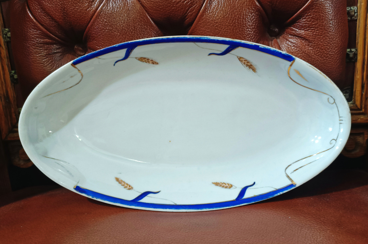 Селедочница. Дулевский фарфоровый завод. 1930-1940е гг. Из личной коллекции Н.Ломоносовой.