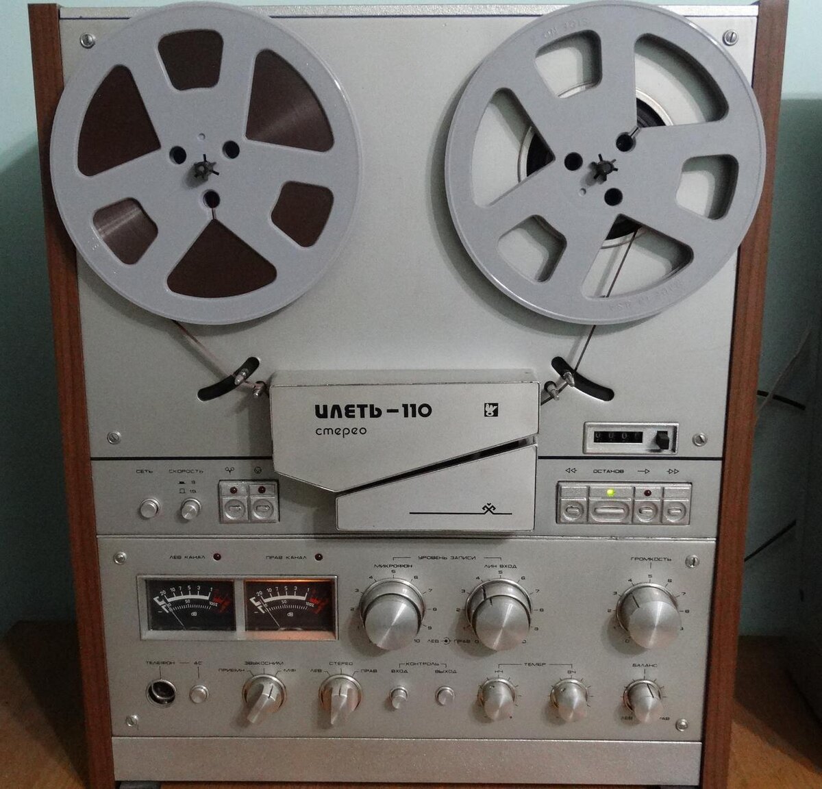 "Илеть-110", катушечный магнитофон первого класса со сквозным каналом контроля качества записи.