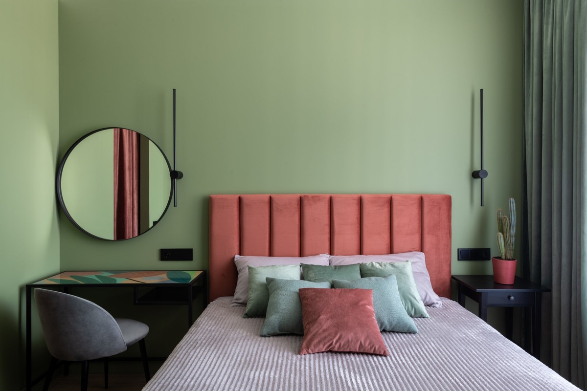 Кричащие цвета в интерьере (фото: divan.ru)