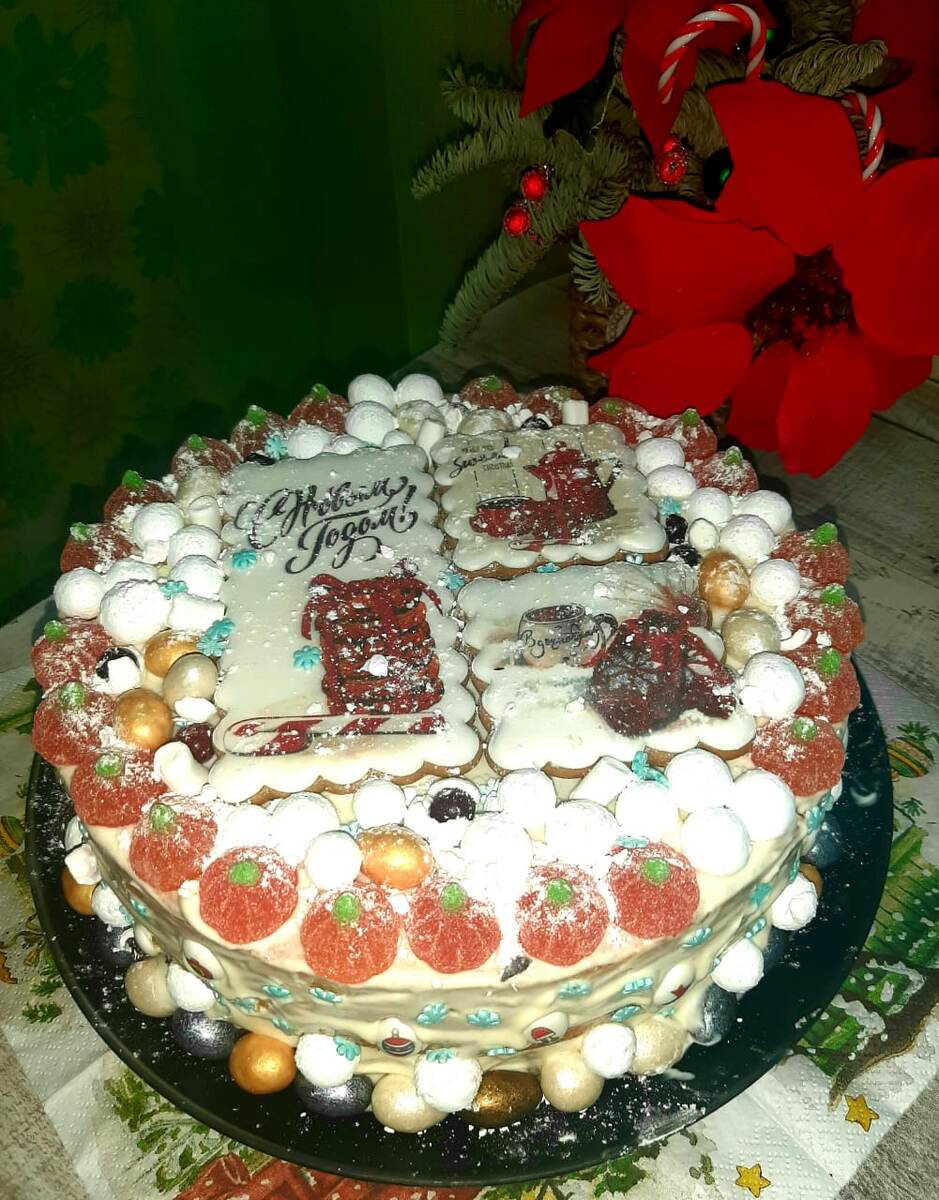 Вот такой новогодний тортик вышел.