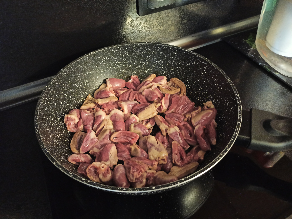 Жарю сердечки, а потом добавляю сливки