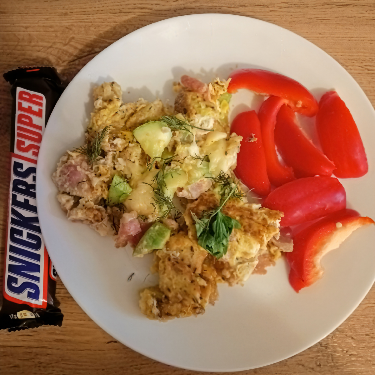 Самый частый мой завтрак - яйца. Варёные, жареные, омлет + овощи, сыр, мясо и сладкое, если хочу. 