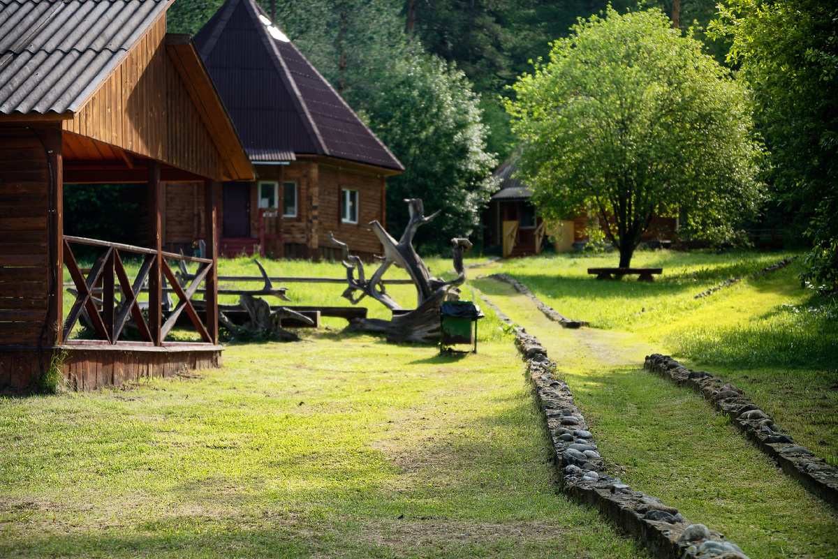 Территория визит-центра «Таловский лог». Фото автора.