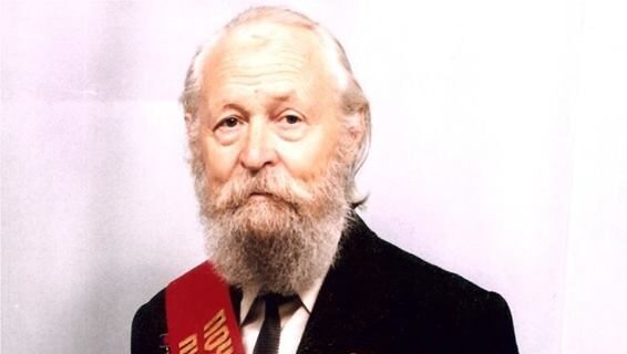    Владимир Ильич Андрушкевич, заслуженный художник РФ, почётный гражданин Пушкинского района