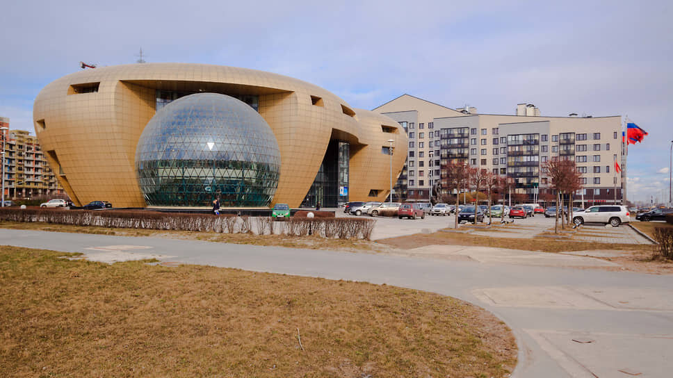 Опрошенные «Ъ-СПб» эксперты допускают, что потеря бизнес-центра означает уход китайской компании из страны после закрытия сделки, так как это последний ее объект в России.📷Фото: Евгений Павленко / Коммерсантъ