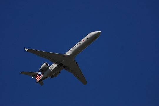    Пассажирский самолёт разбился у Вашингтона в результате столкновения с военным вертолётом