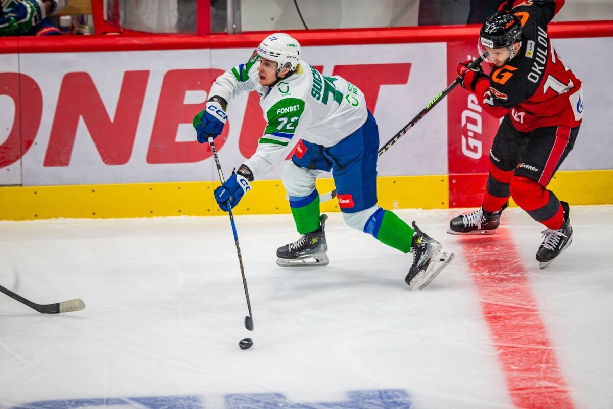    Егор Сучков (слева) и Константин Окулов / фото: hcsalavat.ru (здесь и далее)