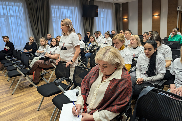    В министерстве строительства, архитектуры и ЖКХ РТ на этой неделе состоялось общее собрание пострадавших от мошенников в сфере ИЖС.   
Фото предоставлено инициативной группой обманутых ижээсников