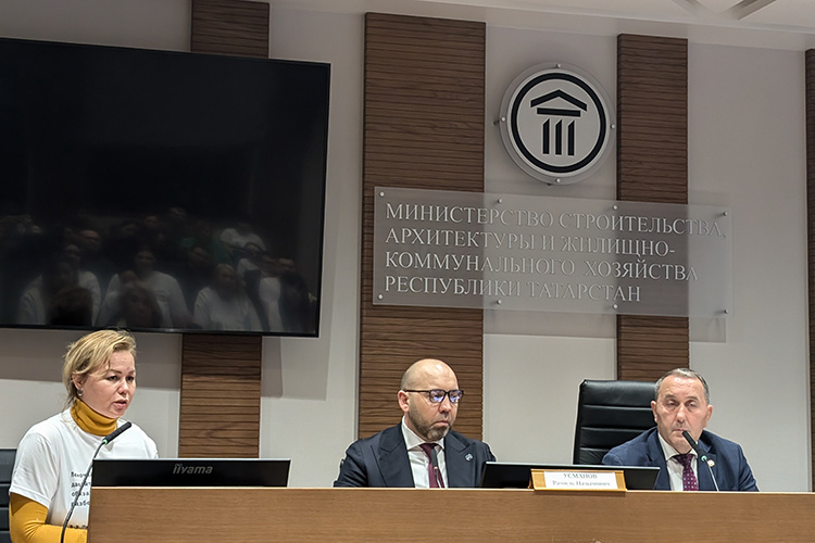    Ильшат Гимаев: «В любом случае мы вам должны помогать. Есть поручение нашего президента. Вопрос: как помочь, чем помочь?».   
Фото предоставлено инициативной группой обманутых ижээсников