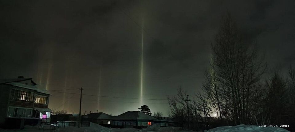    Световые столбы в Камне-на-Оби. Источник: t.me/vkurse22