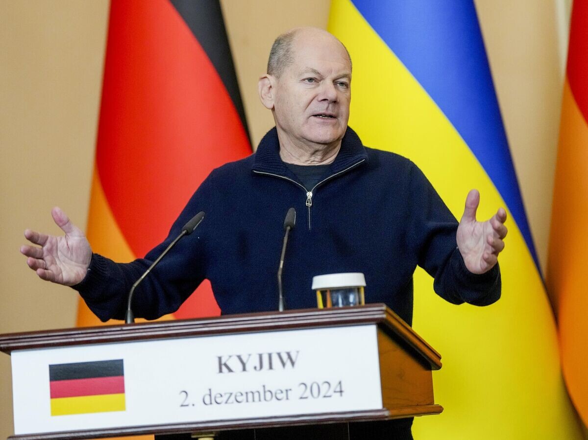    Олаф Шольц в Киеве© AP Photo / Evgeniy Maloletka