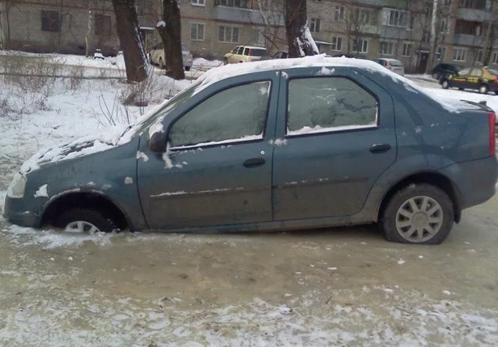 Припарковался в луже зимой. Источник фото rahimovruslan.livejournal.com