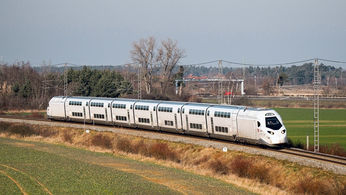 Картинки Яндекса. Поезд на динамических испытаниях

Картинки Яндекса. Поезд на динамических испытаниях