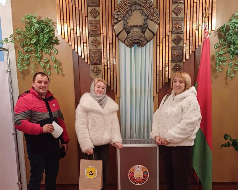     На Тимковичском молодежном участке для голосования №21 создана праздничная атмосфера