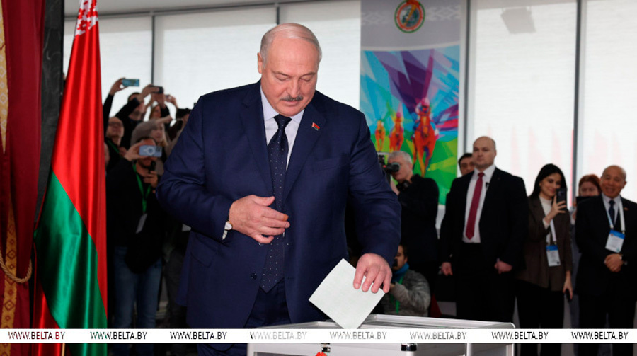     Лукашенко проголосовал на президентских выборах