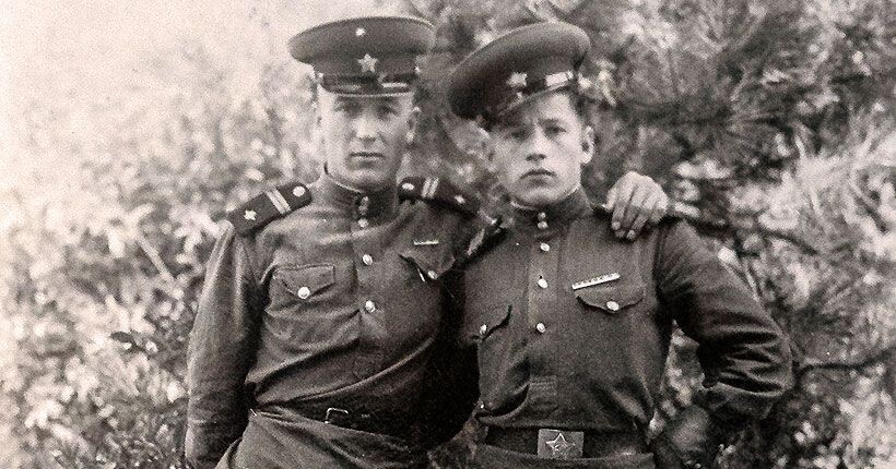 Виктор со своим фронтовым товарищем.