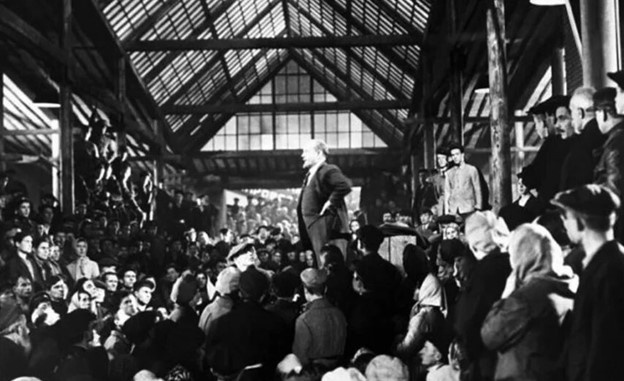 Выступление Ленина на заводе Михельсона. Фото из открытого доступа.