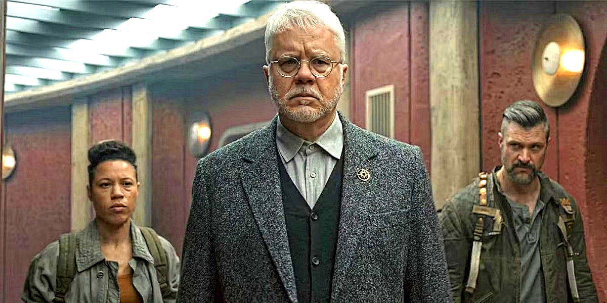 Не верьте обманчиво добродушной внешности дедушки (Тим Роббинс). Он тут, между прочим, самый главный злодей. 