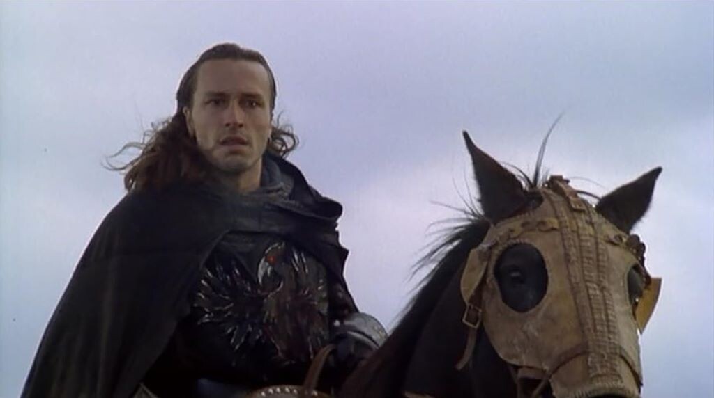 "Что за бомж забрел в наши леса? Это ты, Кевин?.. Простите, я хотел сказать Робин"