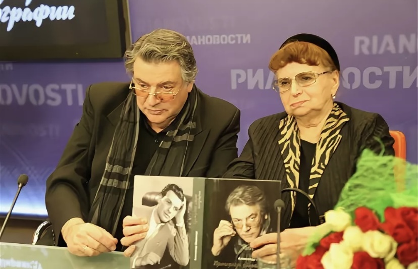 Александр Ширвиндт с женой Наталья Белоусовой 