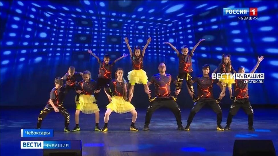 Футболки с окружного конкурса "Успешная семья Приволжья", где мы представляли нашу республику (тоже много странно интересного можно рассказать). Ян тогда был на СВО.