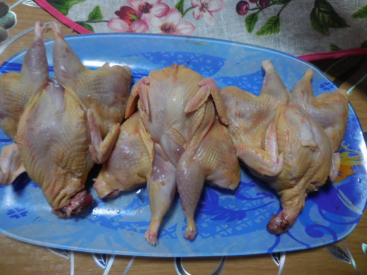 Тушки перепелов, готовые к запеканию. Вес тушки - 250г.