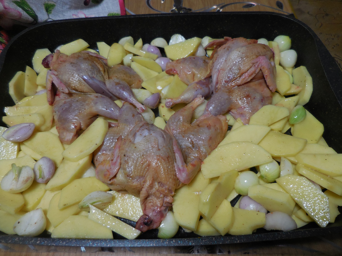 Перепёлки с картошкой и луком