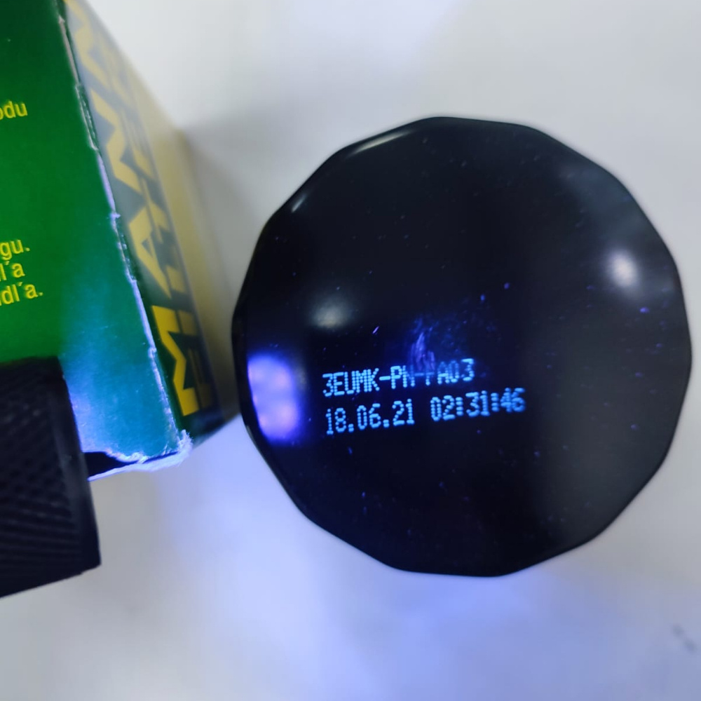 под УФ светом