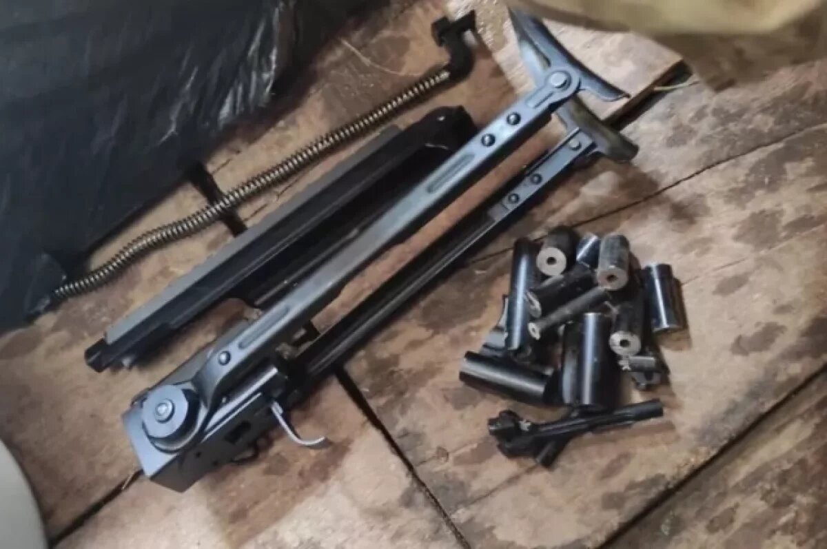    Житель Перми хотел отправить в США части автомата Калашникова