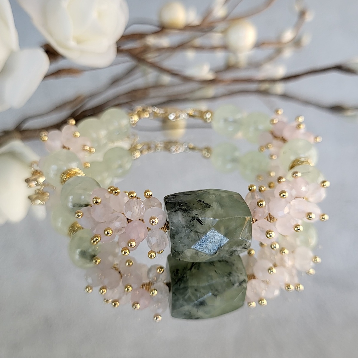 Браслет из пренита, розового кварца