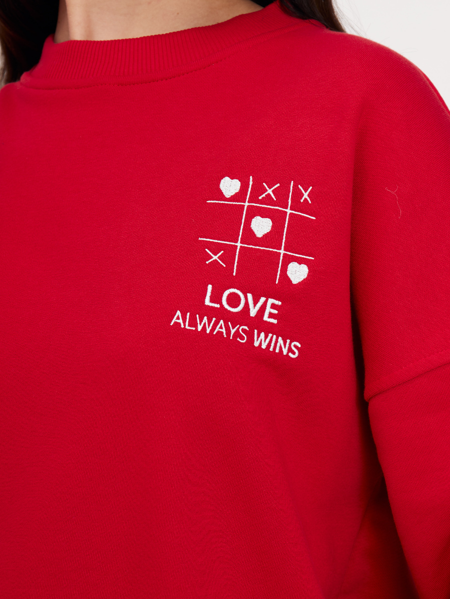 красный свитшот love always wins
