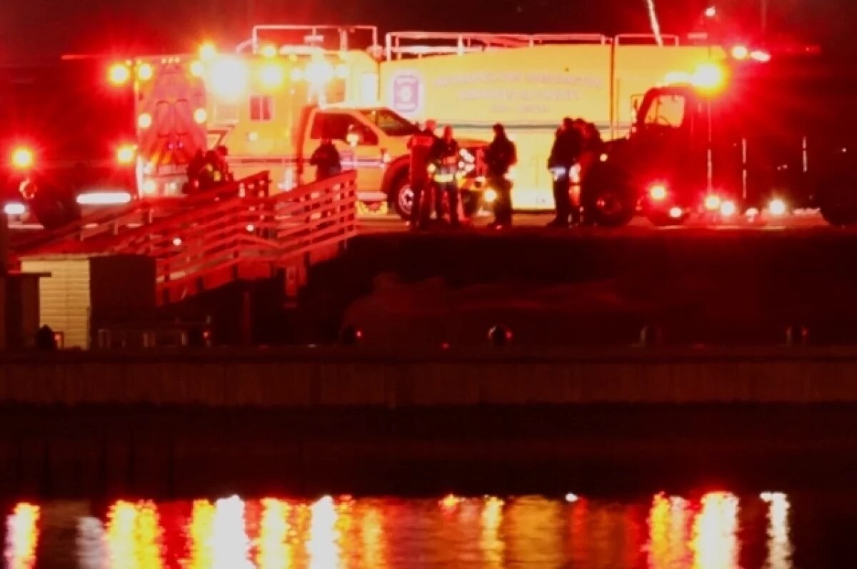    В упавшем в Вашингтоне самолете находились фигуристы Шишкова и Наумов