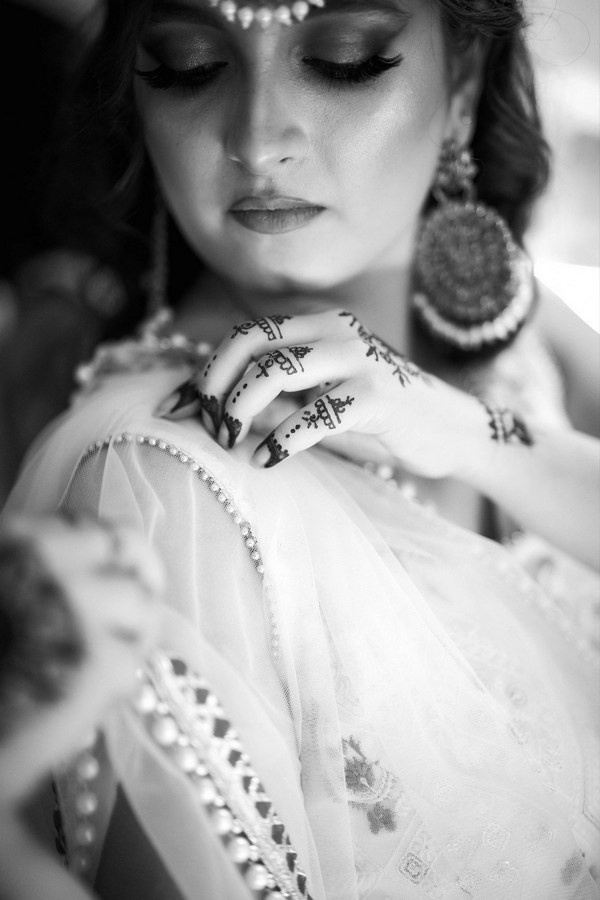 Майя Заиди в традиционном пакистанском образе