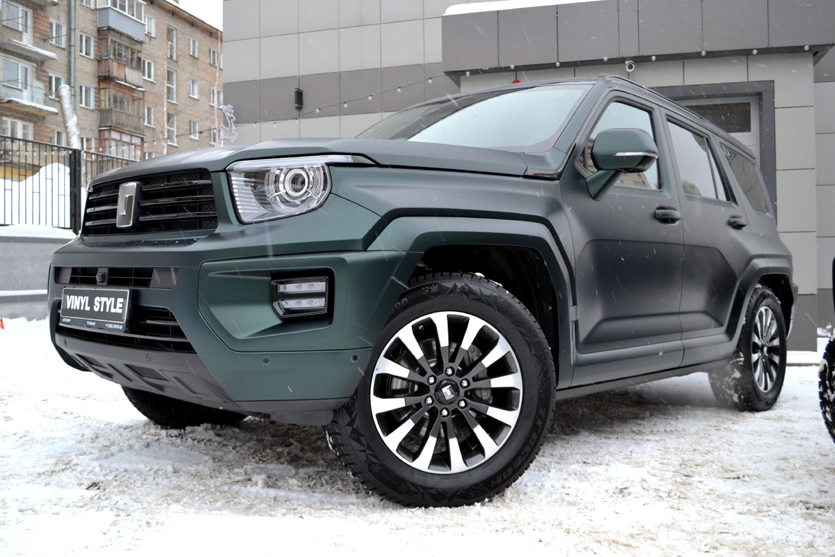 TANK 700 в матовой прозрачной бронепленке VEGA