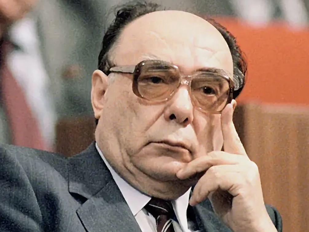 Александр Яковлев - один из "прорабов перестроцки". 