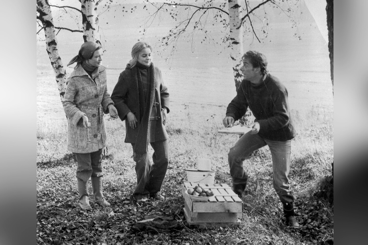 Вера Алентова (Катерина), Наталья Вавилова (Александра) и Алексей Баталов (Гоша) на съемках фильма «Москва слезам не верит» (1979) ©Телеканал «Мосфильм. Золотая коллекция»