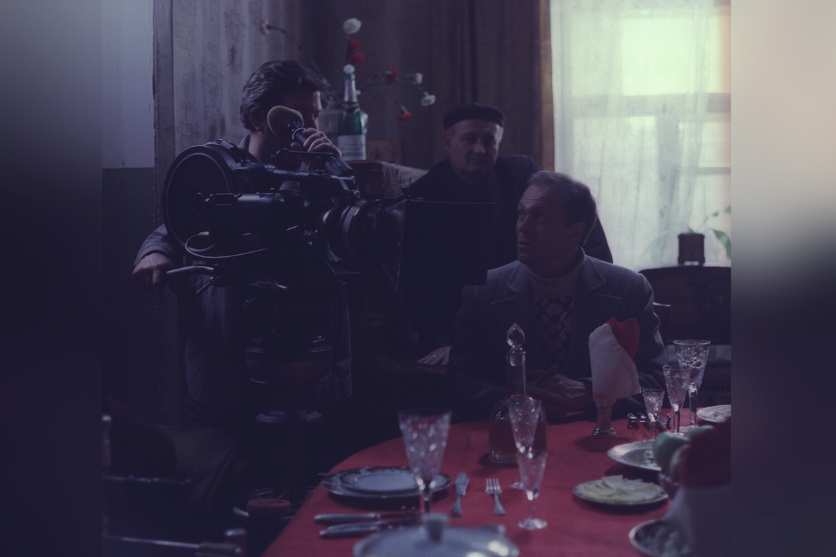 Режиссер Владимир Меньшов со съемочной группой фильма «Москва слезам не верит» (1979) ©Телеканал «Мосфильм. Золотая коллекция»