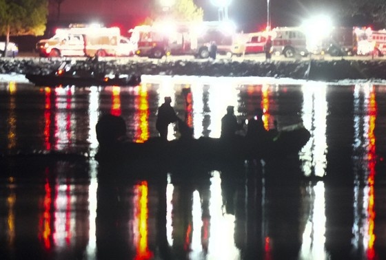    Столкновение пассажирского самолета Bombardier и военного вертолета Sikorsky в Вашингтоне