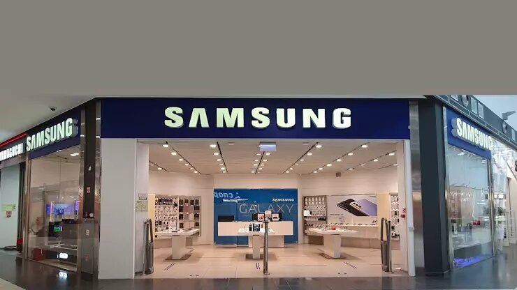 Вывеска большая, бренд узнаваемый… Но это не значит, что компания признает ваши права, если что-то пойдет не так!