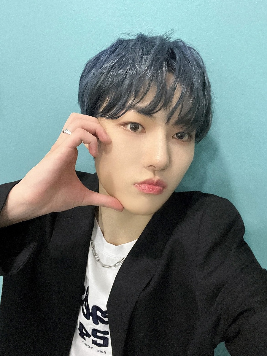 Уже и покрасить успели. 