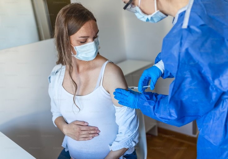 В РФ по этому поводу все очень бледно. Слава Богу, понемногу вакцинируют детей и взрослых, о беременных никто даже не заикается