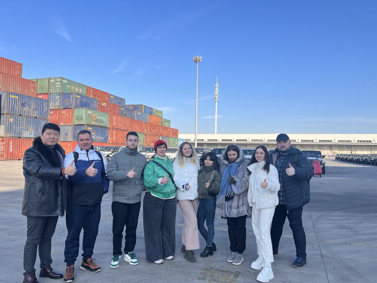 Команда FLY-WAY на станции в Китае