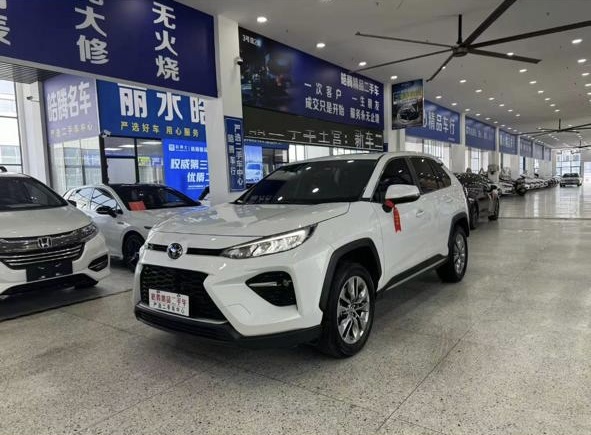 1. Фото автомобиля  на площадке в Китае