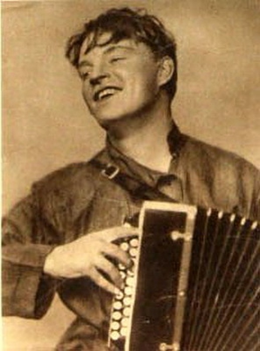 Владимир Белокуров в спектакле «Земля», 1937 год. / Фото: www.kino-teatr.ru
