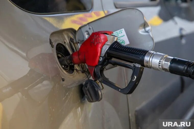 Цена на бензин растет от неделе к неделе. Фото: Илья Московец © URA.RU