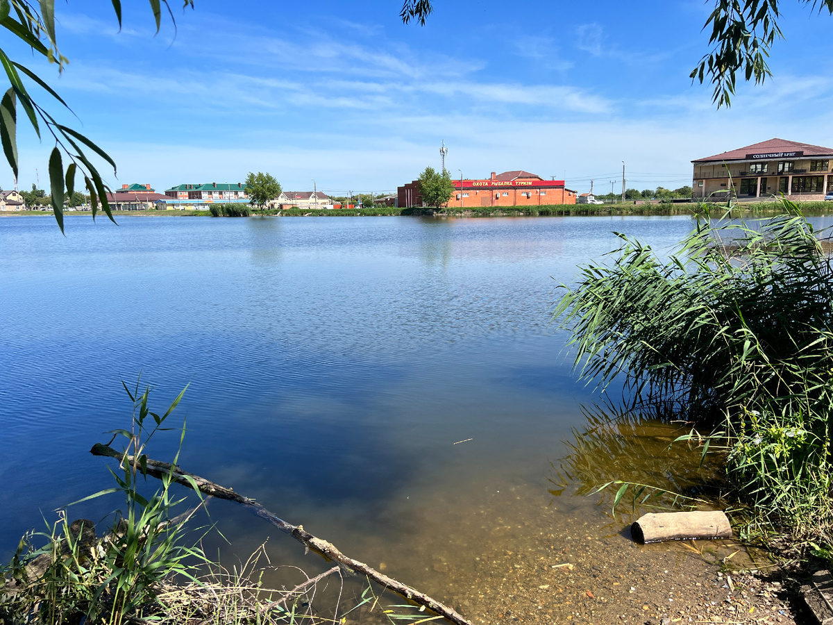 Озеро, в общем то живописное, приятное место
