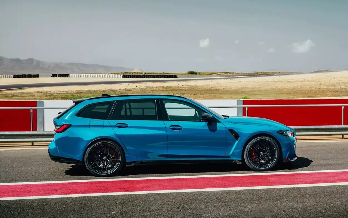 BMW M3 CS Touring 2025 вид сбоку