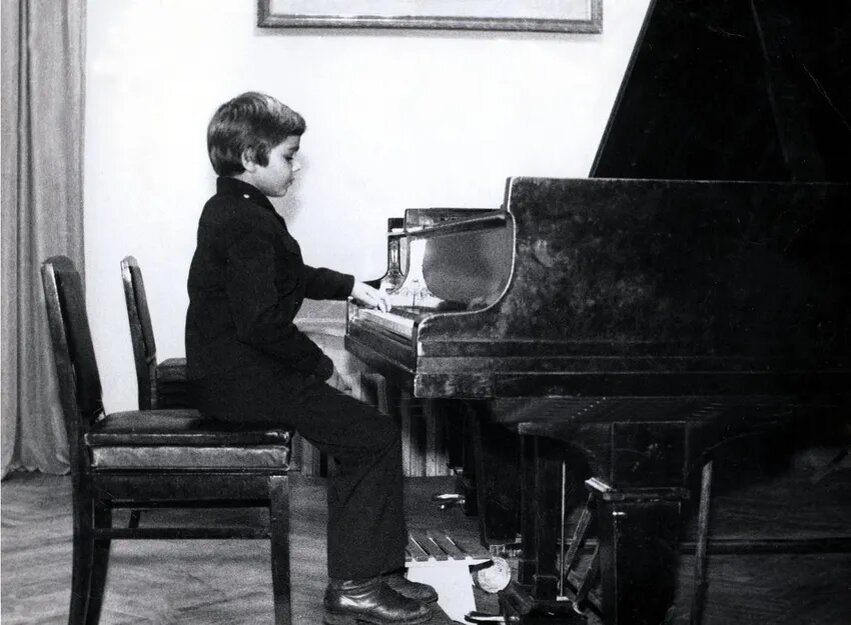 Дмитрий Маликов в детстве. Фото: t.me/dmitry_malikov_official