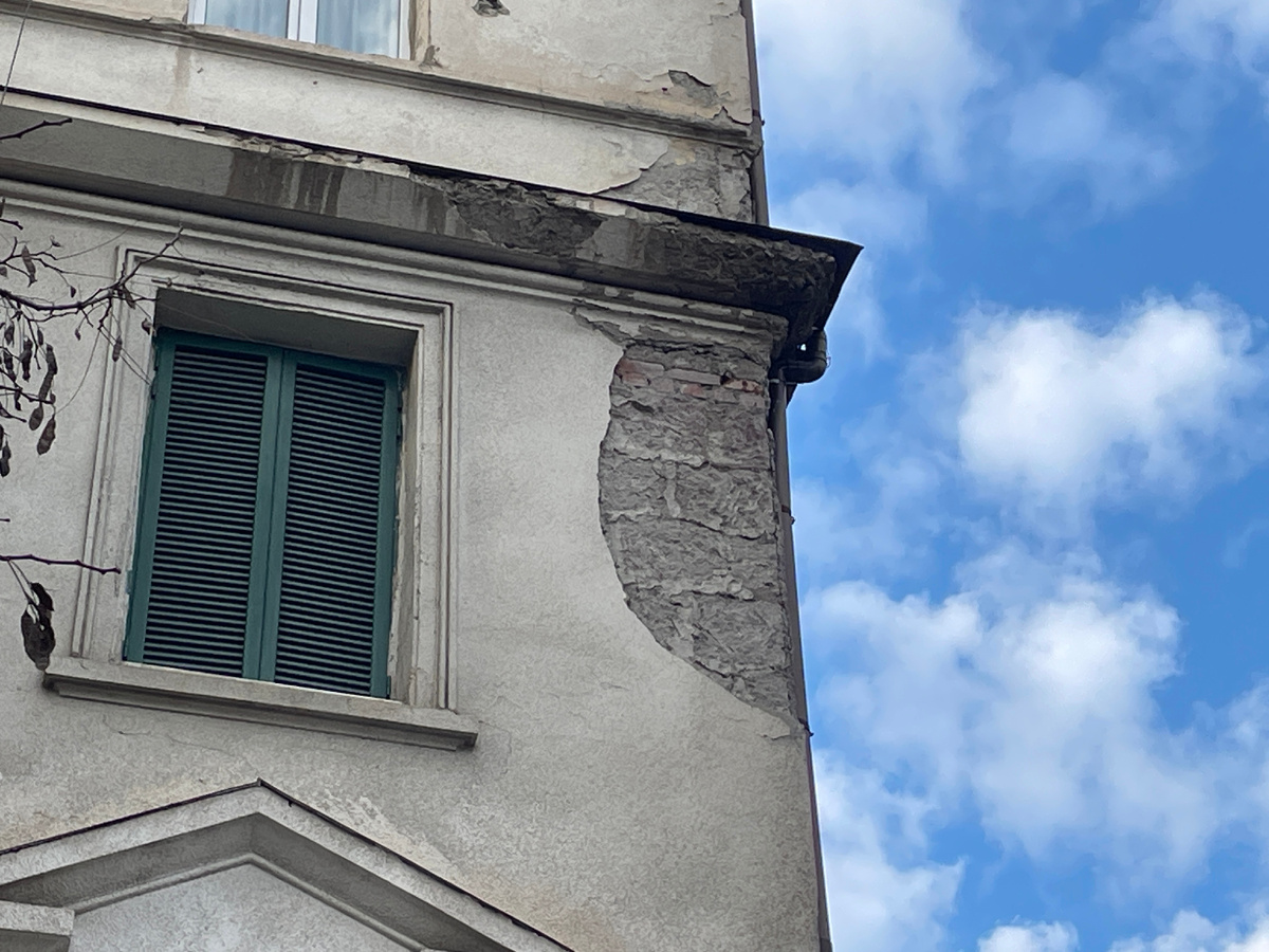 Туф и кирпич